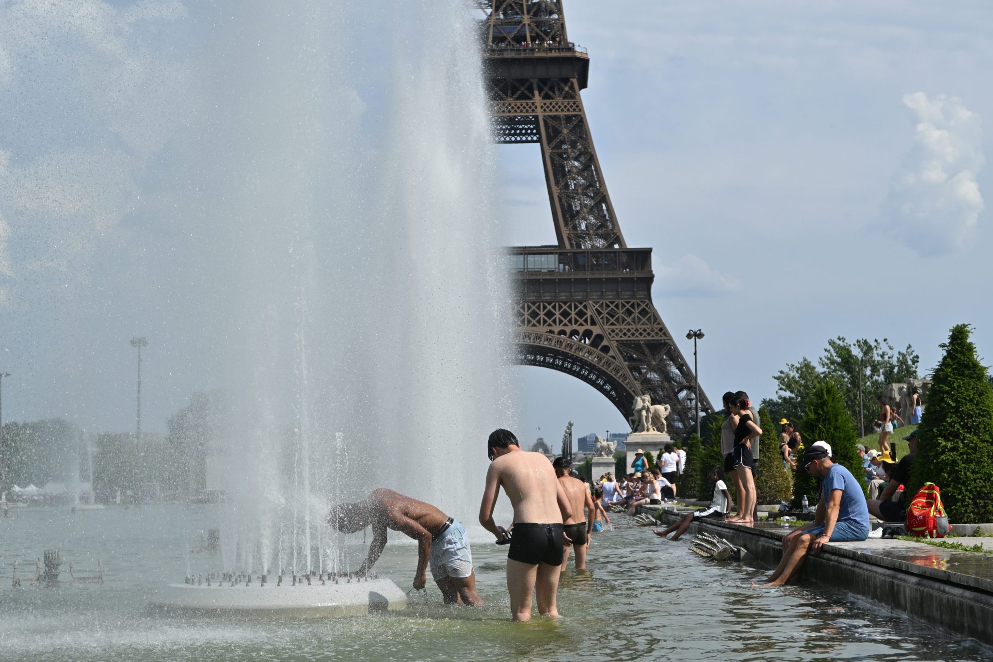 France suffers 1,000 additional deaths in just the past week amid record heat wave—and 85% involved people aged 65 and above